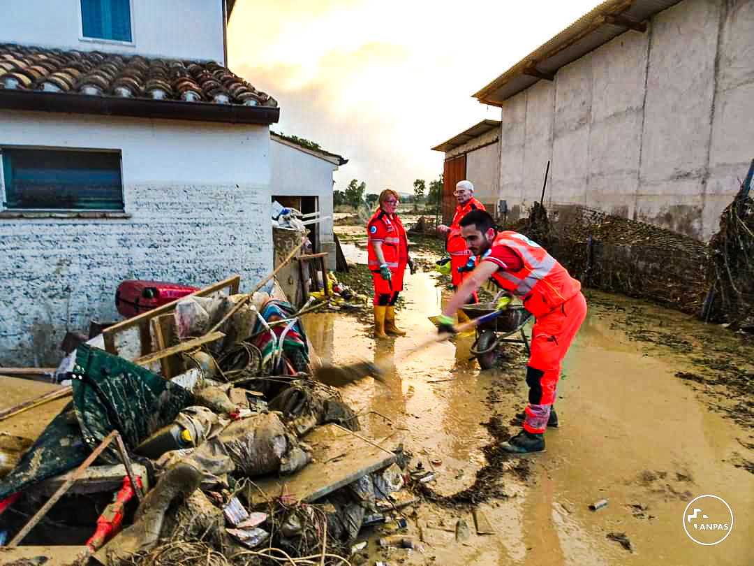 Alluvione Marche: l'intervento dei volontari e delle volontarie Anpas (in aggiornamento)